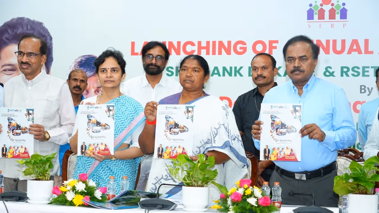 మహిళా స్వయం సహాయక సంఘాలకు మంత్రి సీతక్క గుడ్ న్యూస్