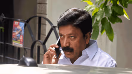 అన్నాడీఎంకేలో చిచ్చు పెట్టిన విజయ్‌ గెలుపు..