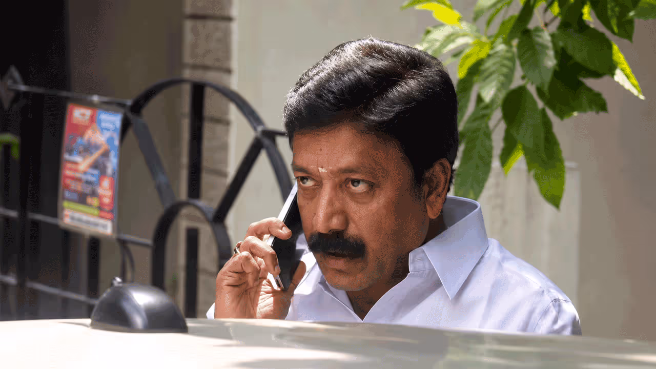 అన్నాడీఎంకేలో చిచ్చు పెట్టిన విజయ్‌ గెలుపు..