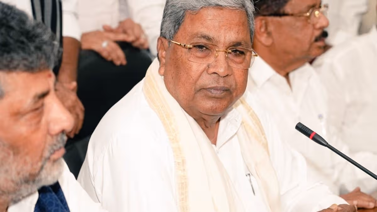 సీఎం పదవికి సిద్ధరామయ్య రాజీనామా