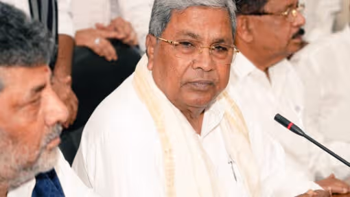 సీఎం పదవికి సిద్ధరామయ్య రాజీనామా