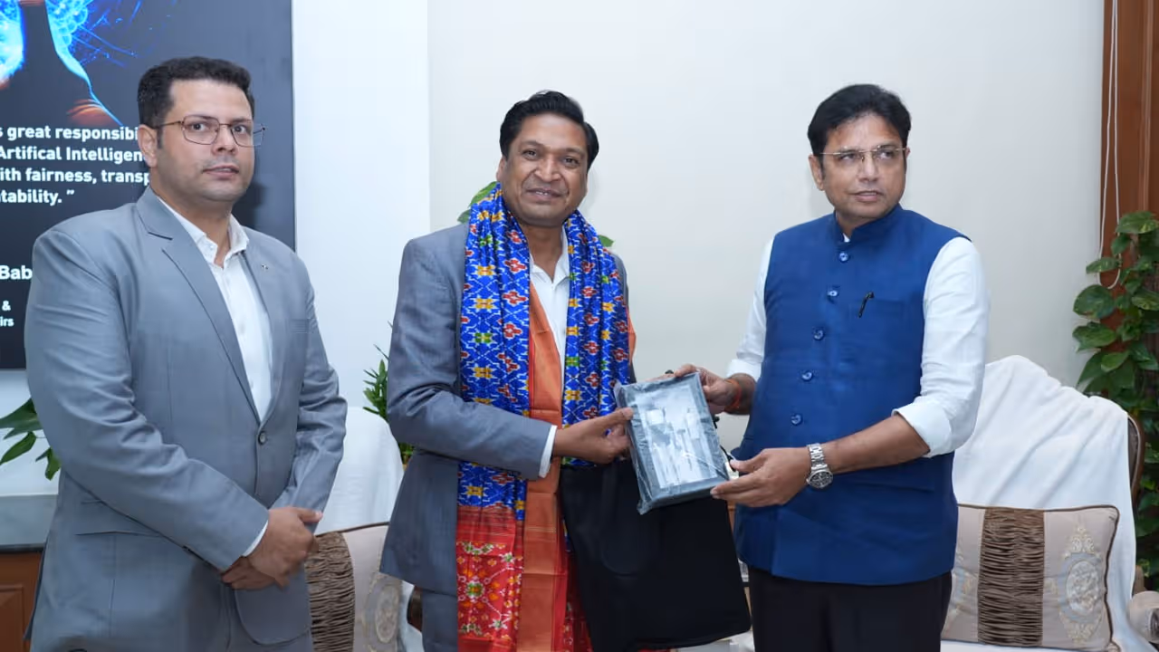 హైదరాబాద్ లో టెస్లా ఇవి కార్ల షోరూం…