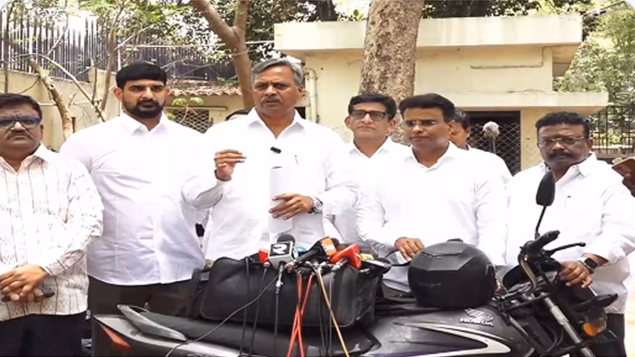 కాంగ్రెస్ సహకారంతోనే రాజకీయ దాడులు: పల్లా, కేపీ ఫైర్