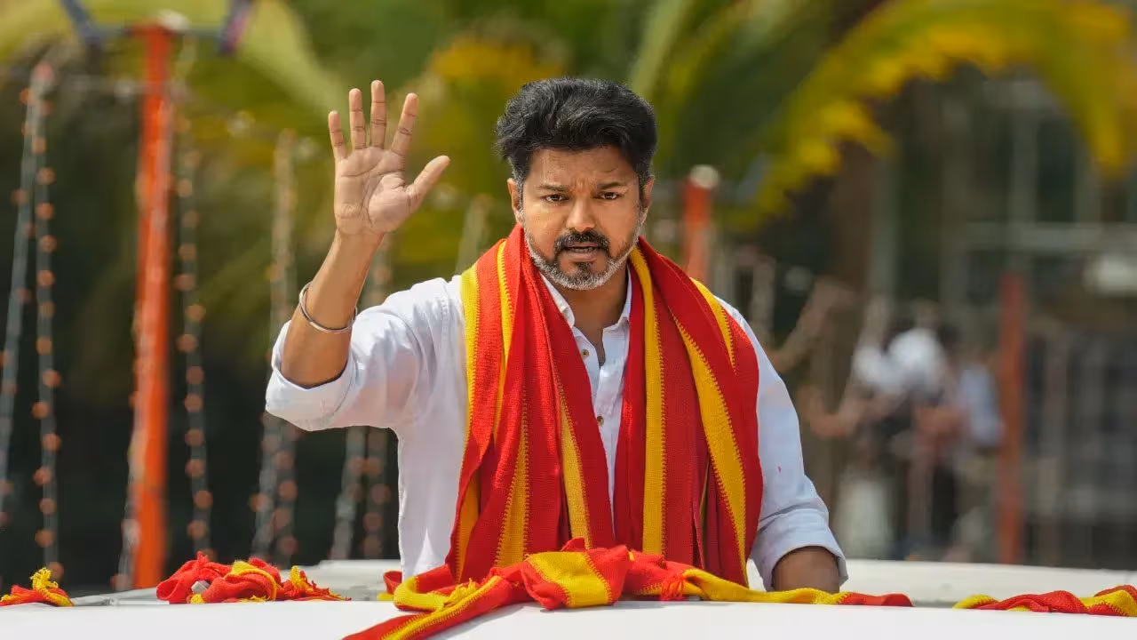 విజయ్‌ ఈల.. రెండు ప్రధాన ద్రవిడ పార్టీల చెవుల్లో మోత..