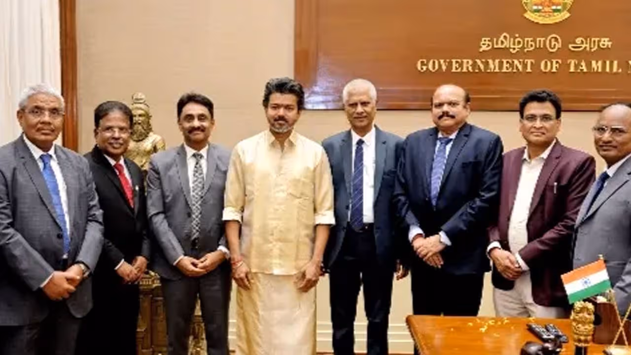 Vijay | బ్లేజర్‌కు గుడ్‌బై.. సంప్రదాయ పంచెకట్టులో సీఎం విజయ్, నోరెళ్ల‌పెట్టిన నెటిజ‌న్స్