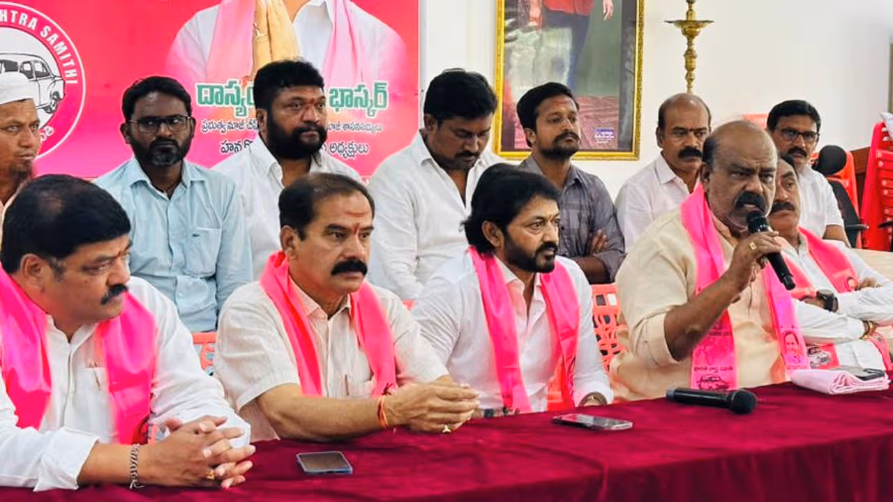 రైతు సదస్సుకు ముందే బీఆర్ ఎస్, కాంగ్రెస్ మధ్య రాజకీయ సవాళ్లు