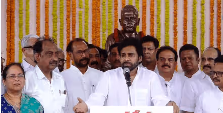 తెలంగాణ భూమి పుత్రులే పోటీ చేస్తామంటే అభ్యంతరం ఎందుకు? : పవన్ కల్యాణ్