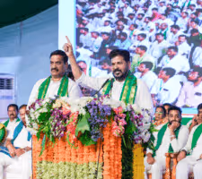 ఫామ్‌హౌస్‌ కేడీతోనైనా..ఢిల్లీ మోదీతోనైనా కొట్లాడతా : సీఎం రేవంత్ రెడ్డి