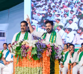 ఫామ్‌హౌస్‌ కేడీతోనైనా..ఢిల్లీ మోదీతోనైనా కొట్లాడతా : సీఎం రేవంత్ రెడ్డి
