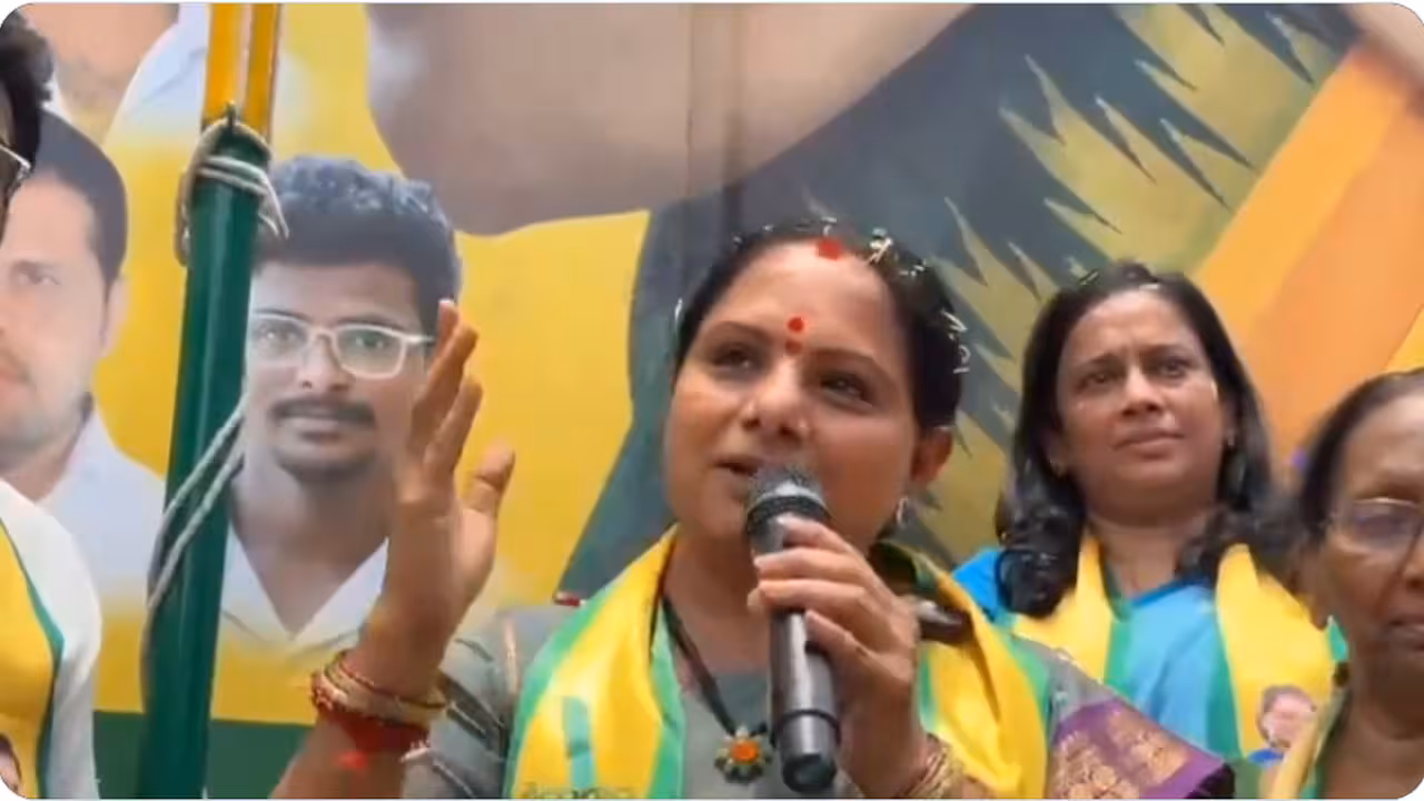 ‘ఇడుపు కాయితం’ అర్థం కావాలంటే పవన్‌ను అడగండి: కవిత సెటైర్లు