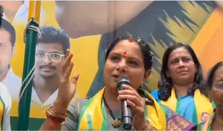 ‘ఇడుపు కాయితం’ అర్థం కావాలంటే పవన్‌ను అడగండి: కవిత సెటైర్లు