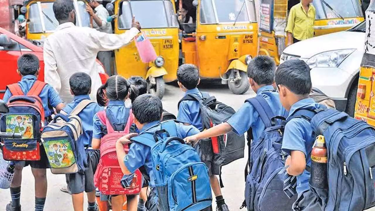 Auto Charges | పేరెంట్స్‌కు పెనుభార‌మ‌వుతున్న ఆటో ఛార్జీలు.. ఒక్కో విద్యార్థిపై రూ. 1000కి పైగా పెంపు