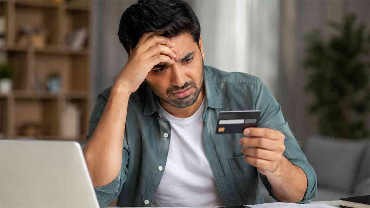 Credit Card Limit | మీ క్రెడిట్ కార్డు లిమిట్‌‌ను బ్యాంకులు అకస్మాత్తుగా తగ్గించేశాయా?
