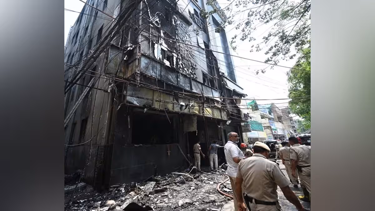 ఢిల్లీలో అగ్నిప్రమాదంలో 20మంది సజీవ దహనం