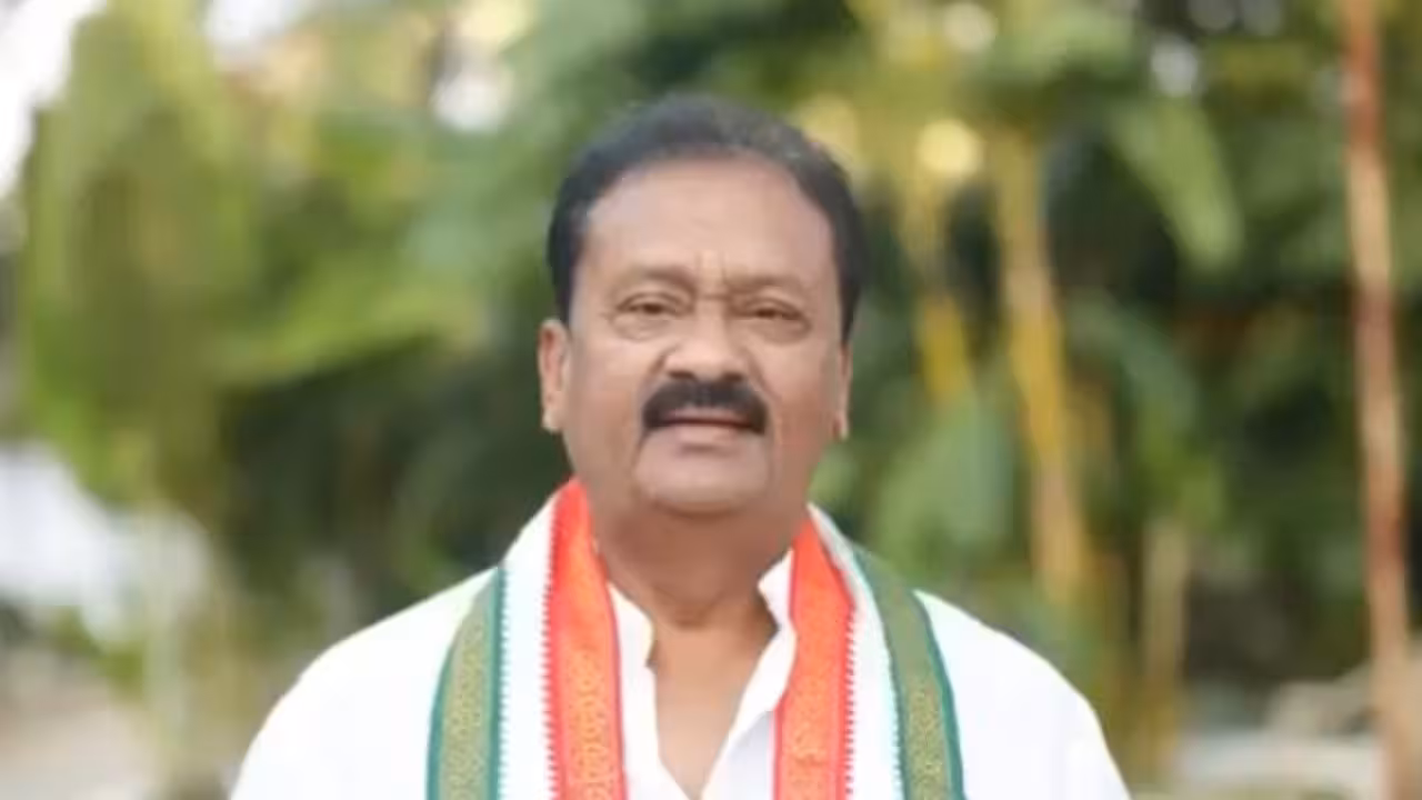 కాంగ్రెస్ నేత షబ్బీర్ అలీకి షోకాజ్ నోటీసులు