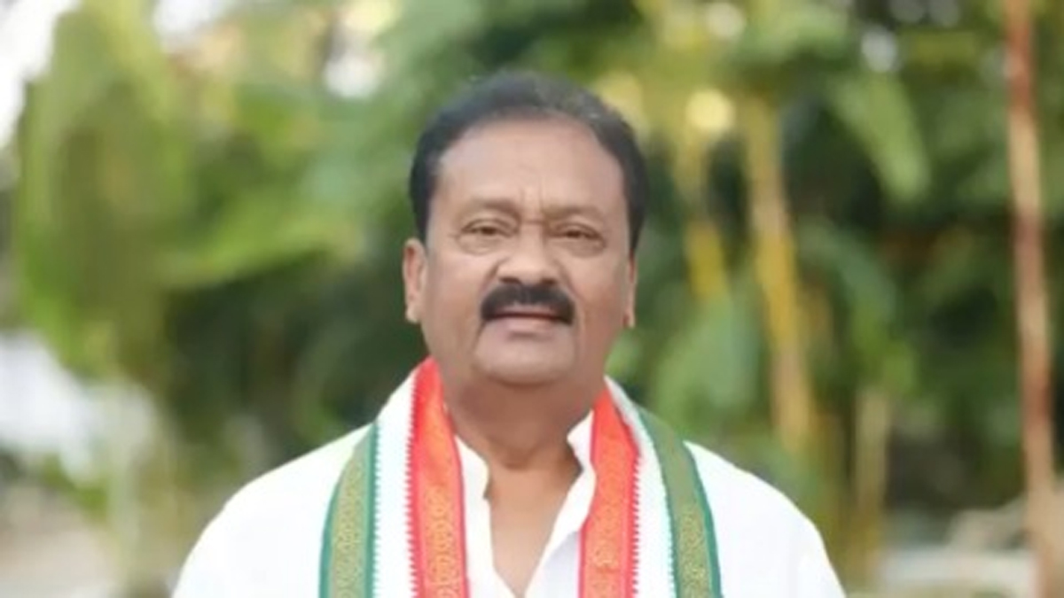 కాంగ్రెస్ నేత షబ్బీర్ అలీకి షోకాజ్ నోటీసులు