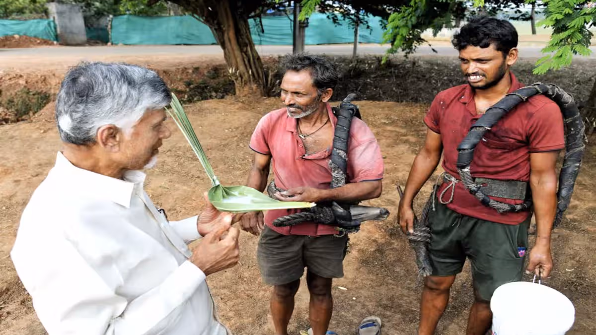 కల్లు రుచి చూసిన సీఎం చంద్రబాబు..వీడియో వైరల్