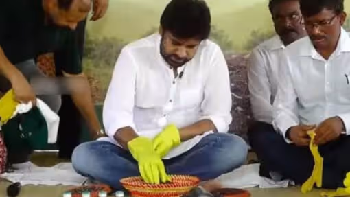 అమ్మ పేరుతో మొక్కలు నాటండి: పవన్ కల్యాణ్