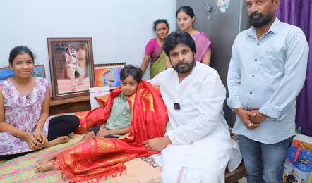 బాలుడిని పరామర్శించిన ఏపీ డిప్యూటీ సీఎం పవన్‌ కల్యాణ్‌