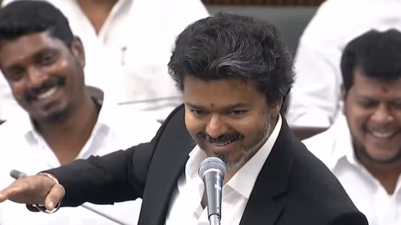 స్టాలిన్ స్టైల్ అనుకరణతో సీఎం విజయ్ కౌంటర్
