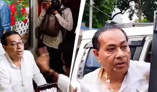 మాజీ మంత్రిపై కోడిగుడ్లతో దాడి