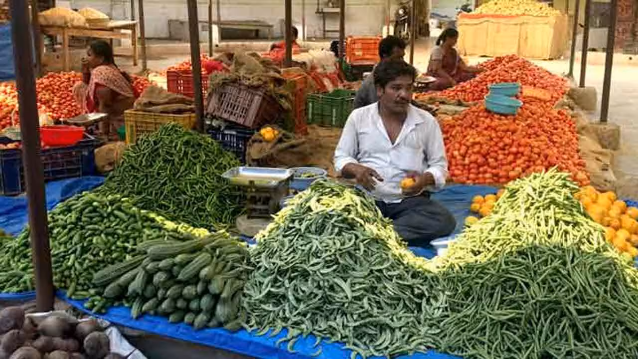 Vegetables Rates | కొండెక్కిన ‘బీర‌కాయ‌’.. భ‌గ్గుమంటున్న ‘ప‌చ్చిమిర్చి’