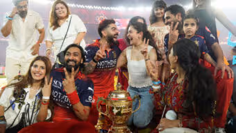 ఐపీఎల్ కప్ విజయోత్సవ సంబరాల్లో విరుష్క జంట హంగామా!