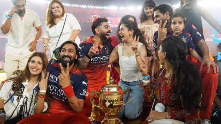 ఐపీఎల్ కప్ విజయోత్సవ సంబరాల్లో విరుష్క జంట హంగామా!