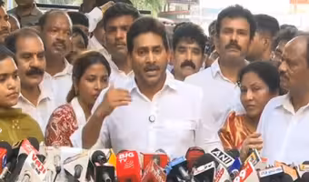 స్టీల్‌ ప్లాంట్‌ ప్రమాదంపై కేంద్ర, రాష్ట్ర ప్రభుత్వాల స్పందన బాధకరం : మాజీ సీఎం జగన్