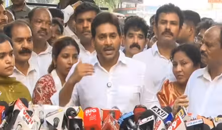 స్టీల్‌ ప్లాంట్‌ ప్రమాదంపై కేంద్ర, రాష్ట్ర ప్రభుత్వాల స్పందన బాధకరం : మాజీ సీఎం జగన్