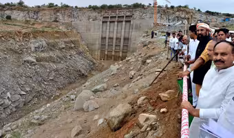 మరమ్మతులు పూర్తయ్యాకే కాళేశ్వరం బ్యారేజీల నిర్వహణ : మంత్రి ఉత్తమ్