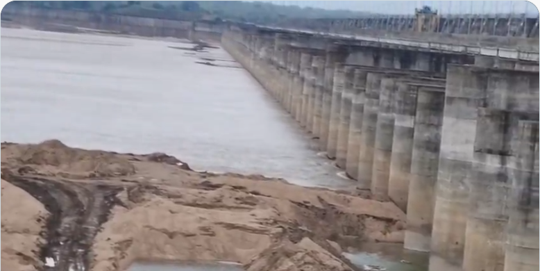 వండర్..అంతటా కరువు..మేడిగడ్డ వద్ద లక్ష క్యూసెక్కుల ప్రవాహం!