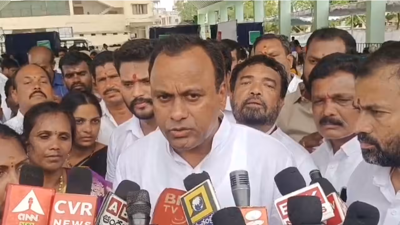 కార్యకర్తల కోసమే ప్రభుత్వ నిర్ణయాలను తప్పు బట్టాను : కోమటిరెడ్డి రాజగోపాల్ రెడ్డి