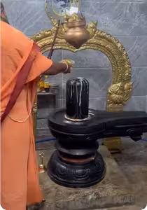 శివయ్య లీల..శివలింగంపై నూనె పోస్తే పాలలా మార్పు..!
