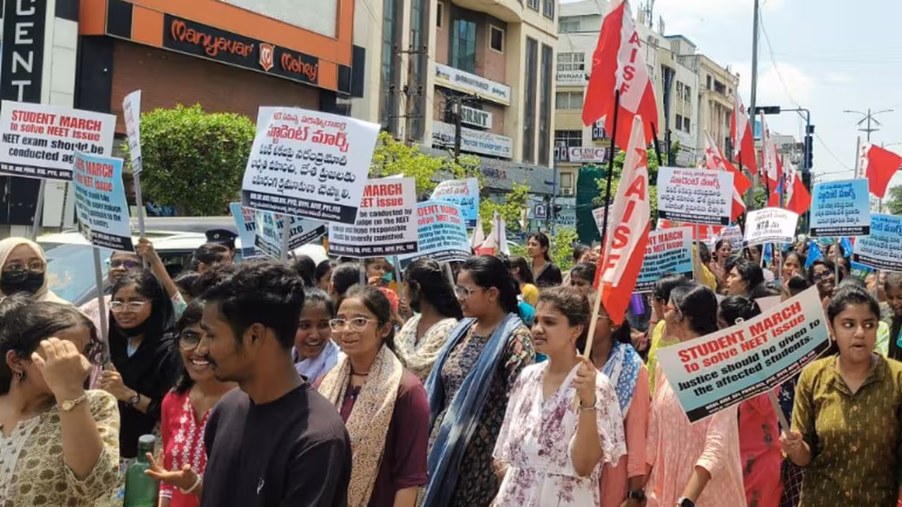 24న విద్యాసంస్ధల బంద్ కు విద్యార్థి సంఘాల పిలుపు