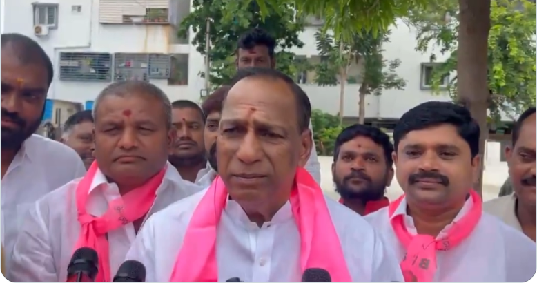 రక్తంతో లేఖ..నేను పార్టీ మారడం లేదు: మల్లారెడ్డి