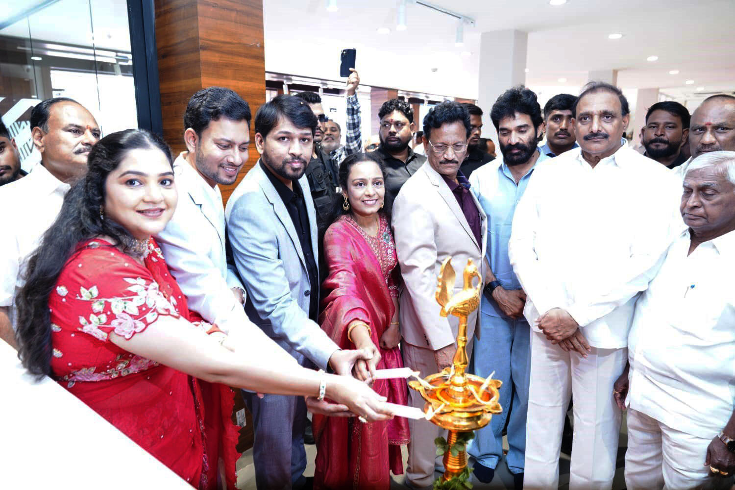 గచ్చిబౌలిలో అను ఫర్నిచర్ 19వ ఫ్లాగ్‌షిప్ స్టోర్.. ప్రారంభించిన ఎమ్మెల్యే అరికపూడి, బిగ్‌బాస్ భరణి