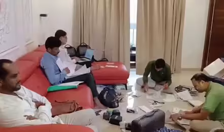 టీజీ రెడ్కో డీఈ వెంకటరమణ ఇంట్లో ఏసీబీ సోదాలు
