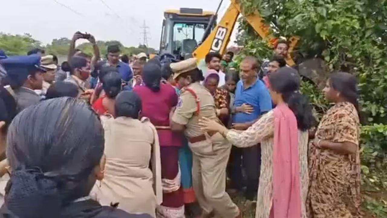 బహదూర్‌గూడలో తీవ్ర ఉద్రిక్తత.. 650 ఎకరాల భూముల స్వాధీనం!