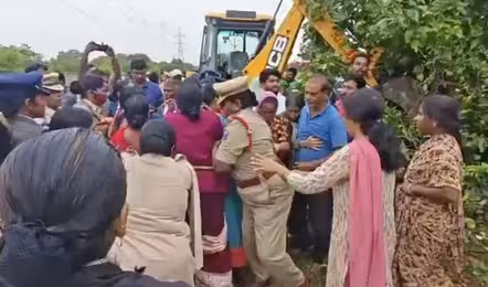 బహదూర్‌గూడలో తీవ్ర ఉద్రిక్తత.. 650 ఎకరాల భూముల స్వాధీనం!