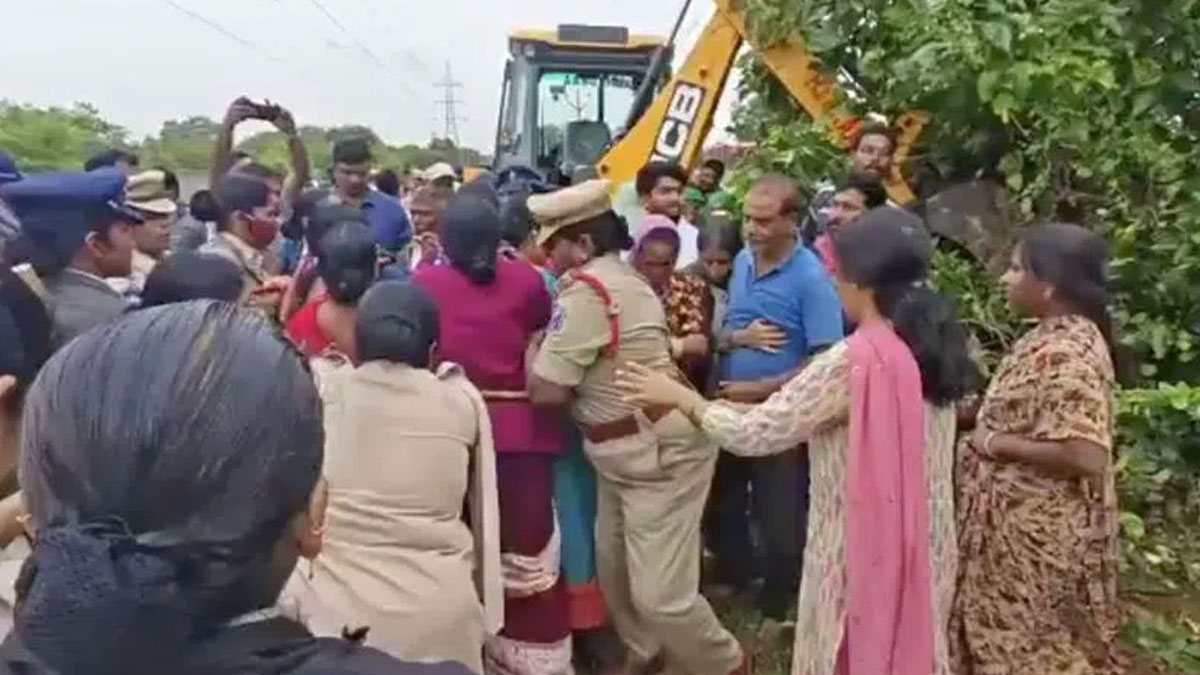 బహదూర్‌గూడలో తీవ్ర ఉద్రిక్తత.. 650 ఎకరాల భూముల స్వాధీనం!