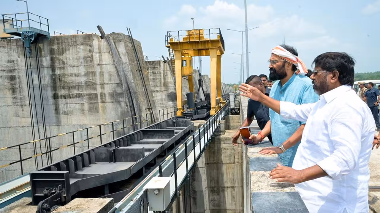 ప్రవహిస్తున్న నీటి నుంచే లిఫ్ట్ చేసుకునే వీలుంటే బ్యారేజీలు ఎందుకు కట్టారు?