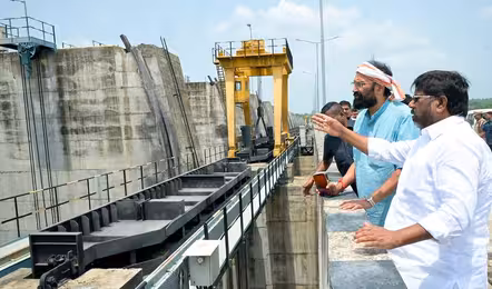 ప్రవహిస్తున్న నీటి నుంచే లిఫ్ట్ చేసుకునే వీలుంటే బ్యారేజీలు ఎందుకు కట్టారు?