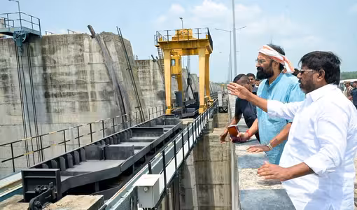 ప్రవహిస్తున్న నీటి నుంచే లిఫ్ట్ చేసుకునే వీలుంటే బ్యారేజీలు ఎందుకు కట్టారు?