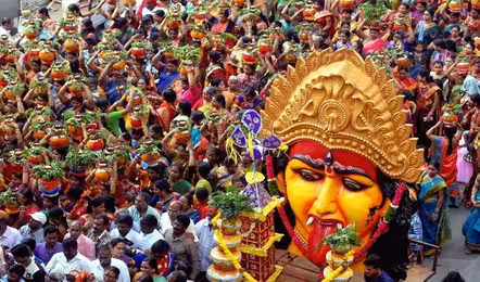 తెలంగాణలో మొదలైన బోనాల సందడి