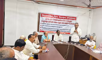 ప్రభుత్వ పాఠశాలల మూసివేత తగదు.. ప్రైవేటు స్కూళ్లను నియంత్రించాలి