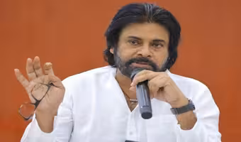 పవన్ కళ్యాణ్‌కు ముంబైలో 3 గంటల పాటు సర్జరీ