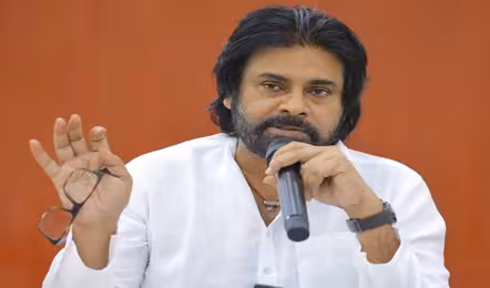 పవన్ కళ్యాణ్‌కు ముంబైలో 3 గంటల పాటు సర్జరీ