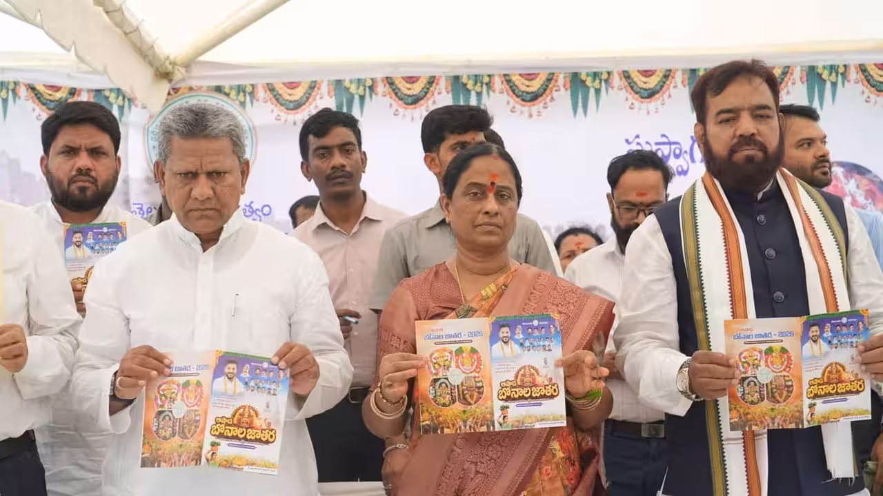 ఆషాడం బోనాలకు మంత్రి కొండా సురేఖ మార్గదర్శకం