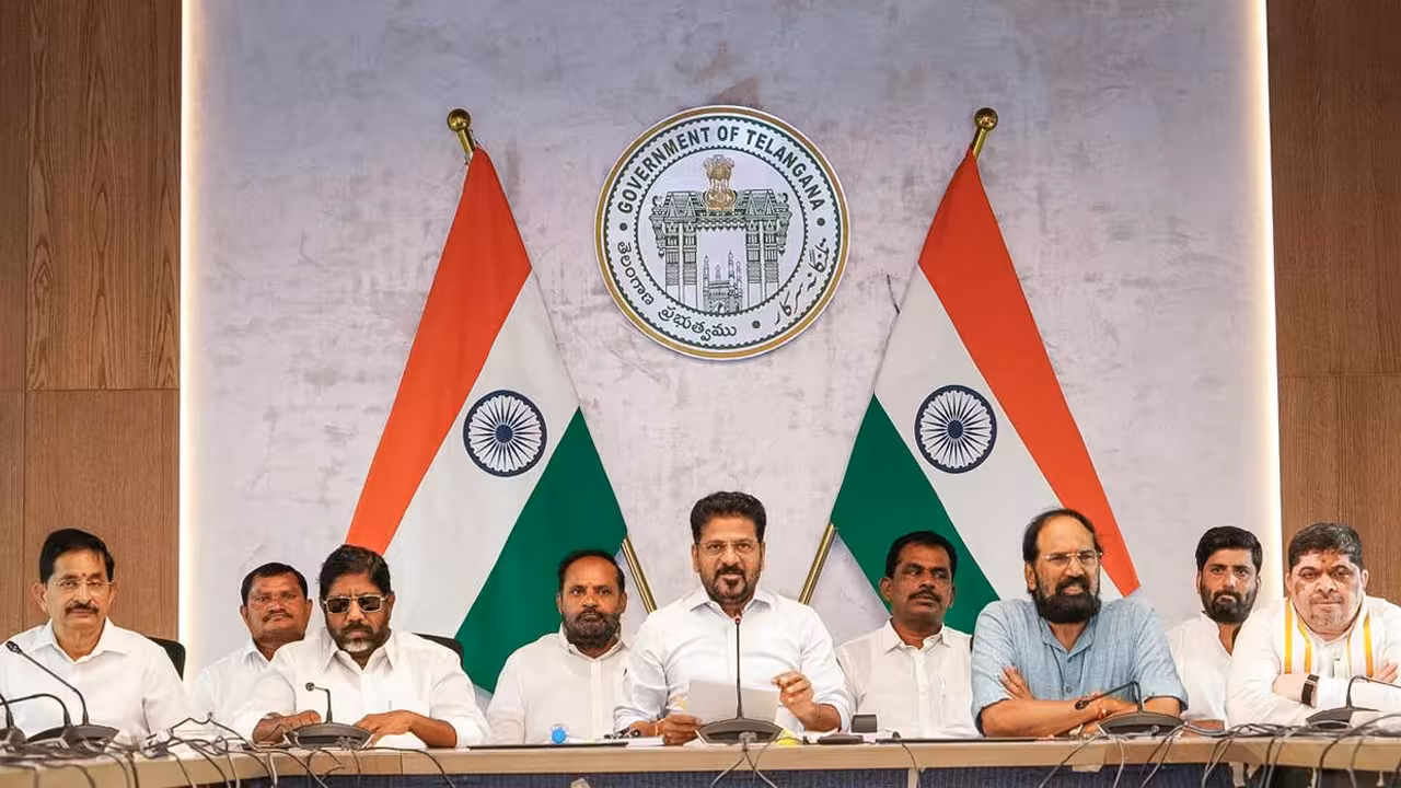 కేసీఆర్‌ కిలాడీల కమిటీలో ఎంపీ ఈటల.. అందుకే బీఆరెస్‌ పాట..